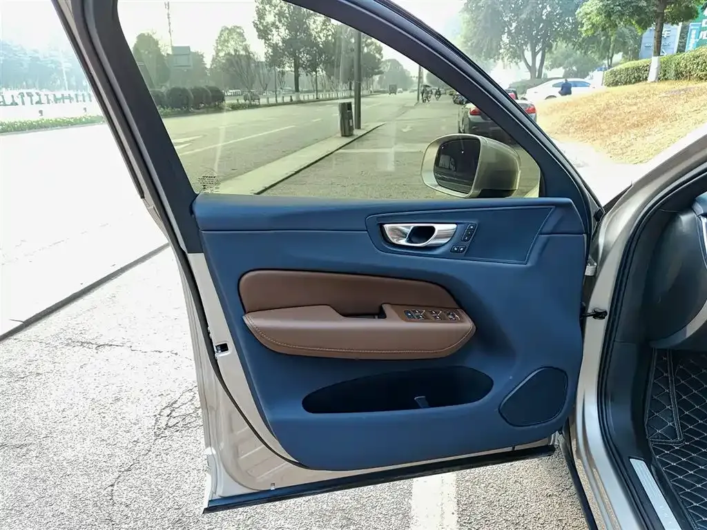 Volvo XC60 2024 из CN, фото 10