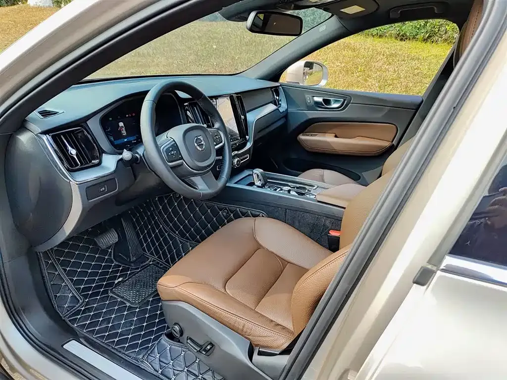 Volvo XC60 2024 из CN, фото 4