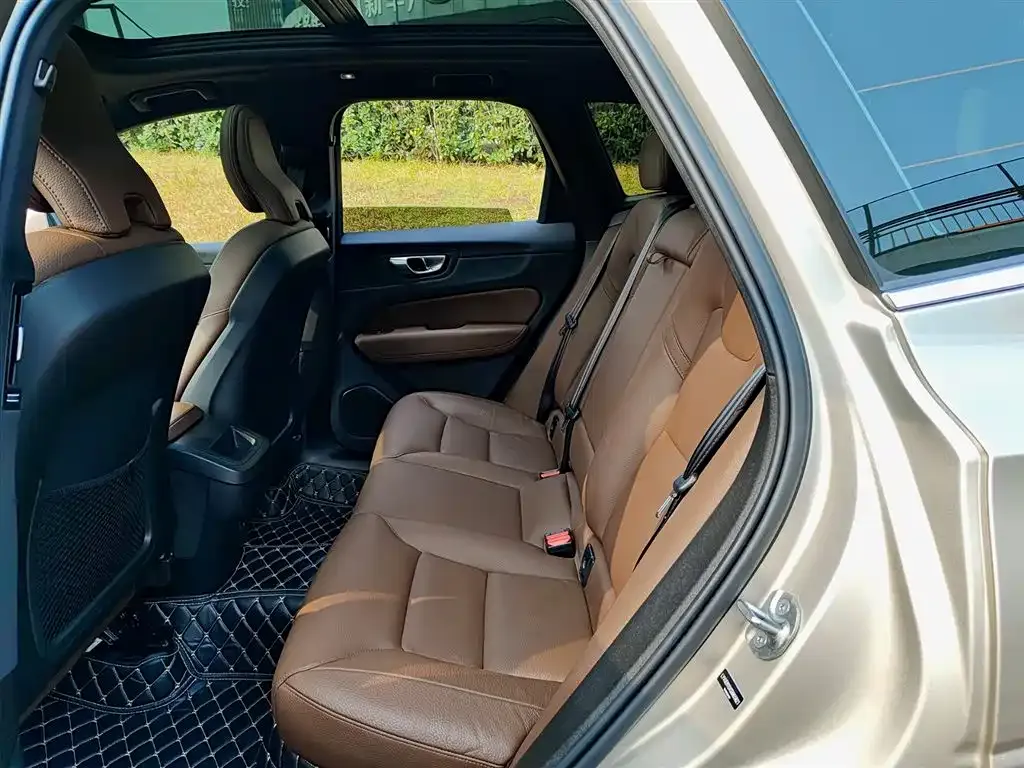 Volvo XC60 2024 из CN, фото 5