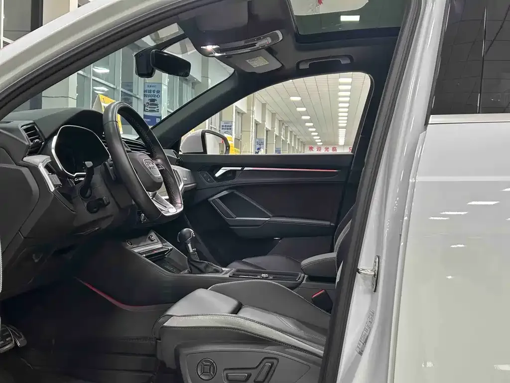 Audi Q3 2024 из CN, фото 2