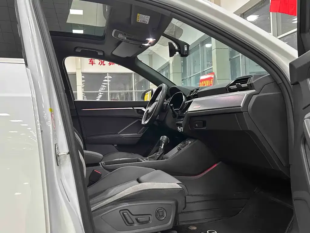 Audi Q3 2024 из CN, фото 4