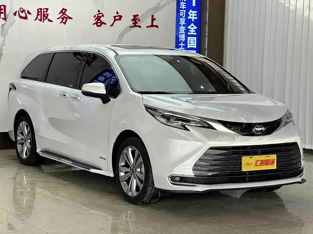 Toyota Sienna 2024 из CN, фото 2
