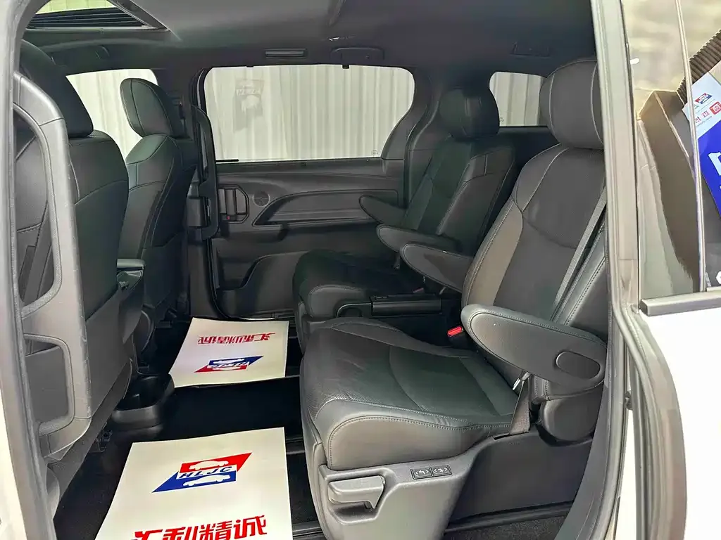 Toyota Sienna 2024 из CN, фото 8