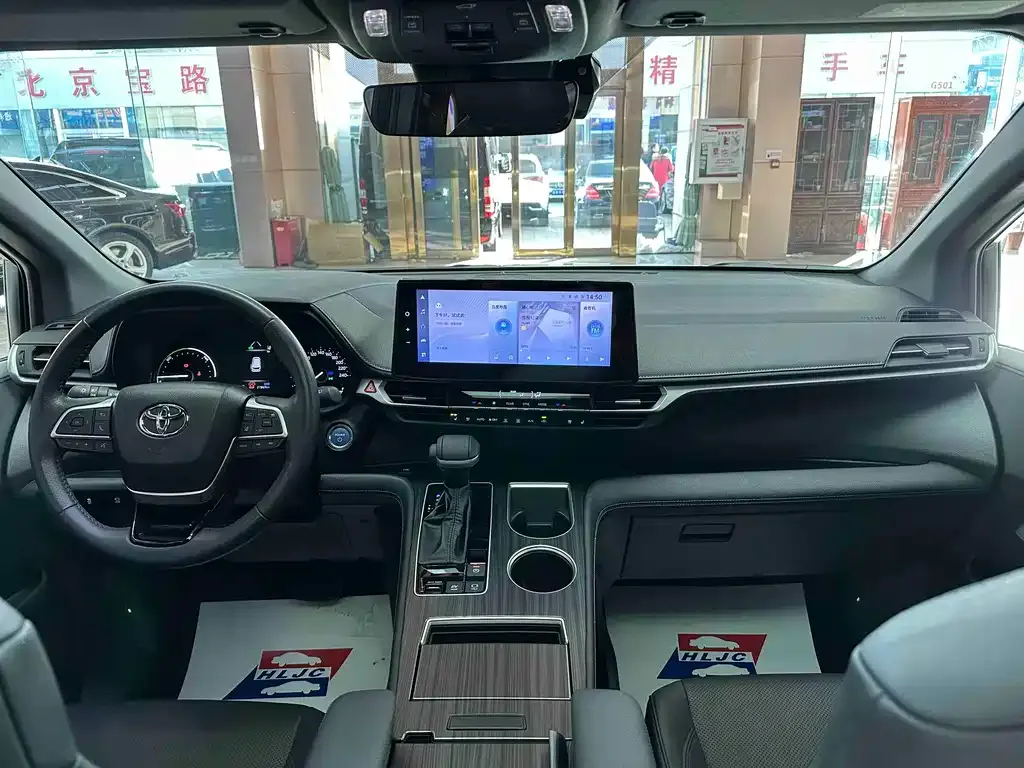 Toyota Sienna 2024 из CN, фото 6