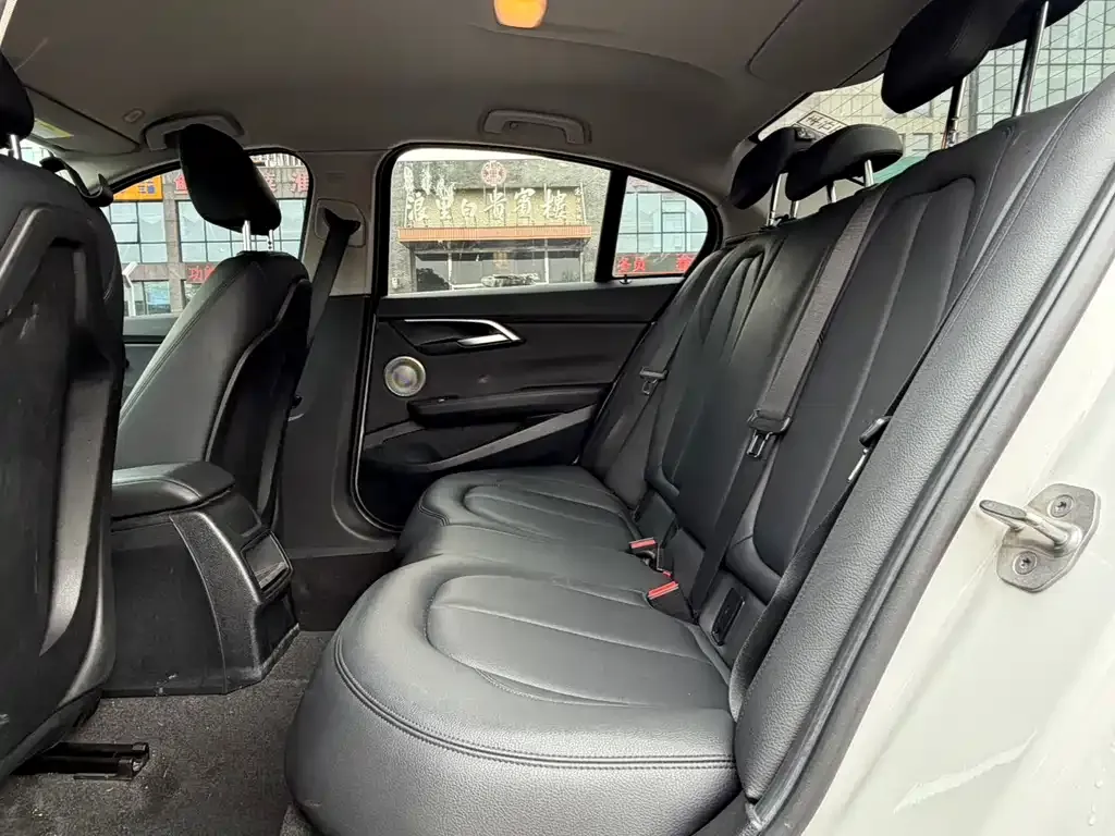 BMW 1 Series 2021 из CN, фото 2