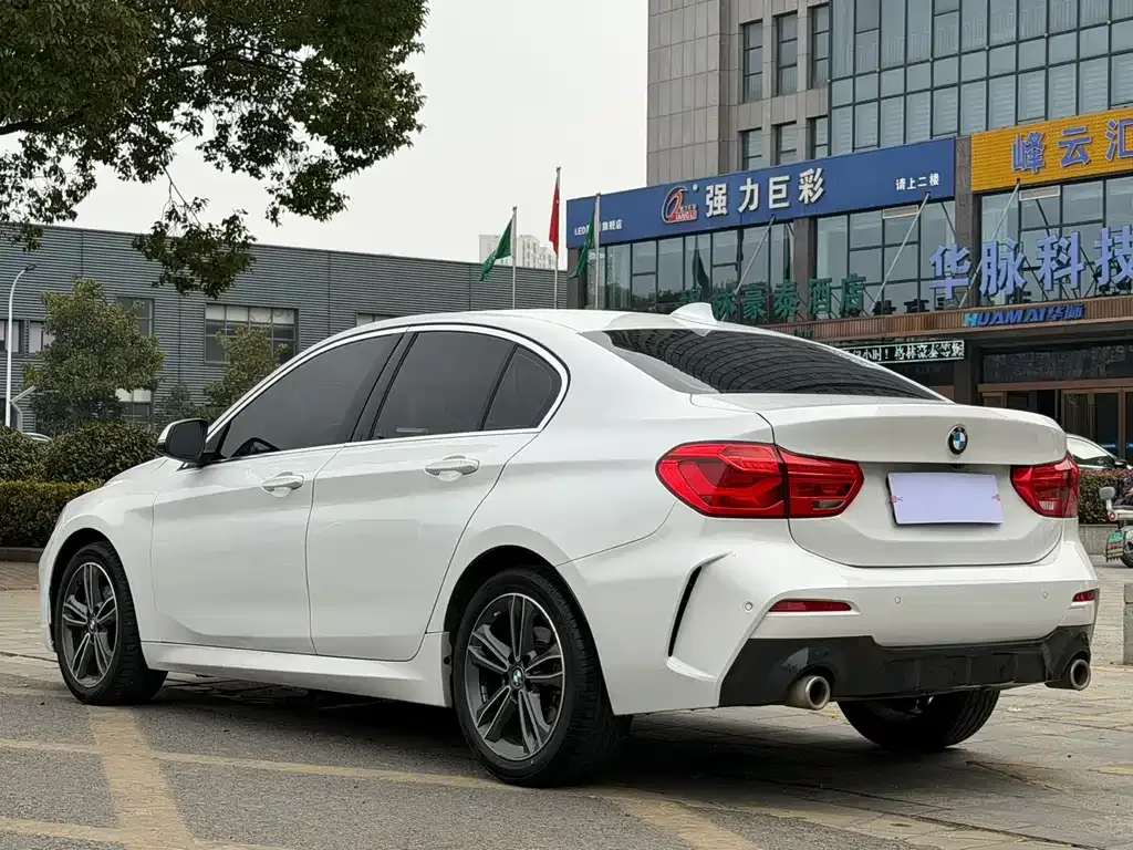 BMW 1 Series 2021 из CN, фото 9