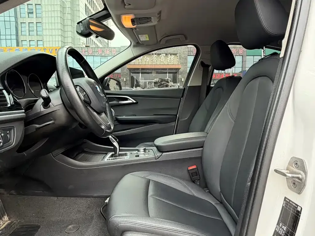 BMW 1 Series 2021 из CN, фото 6
