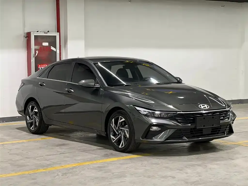 Hyundai Elantra — фото 9