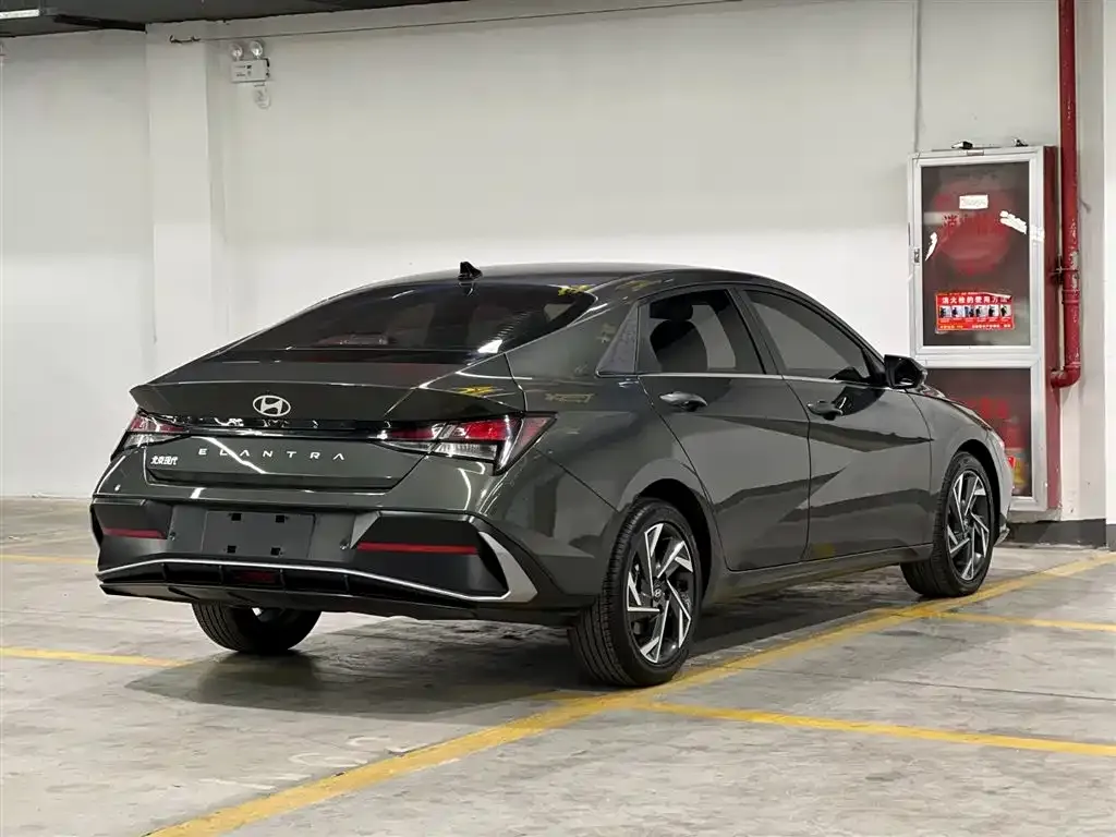 Hyundai Elantra — фото 7