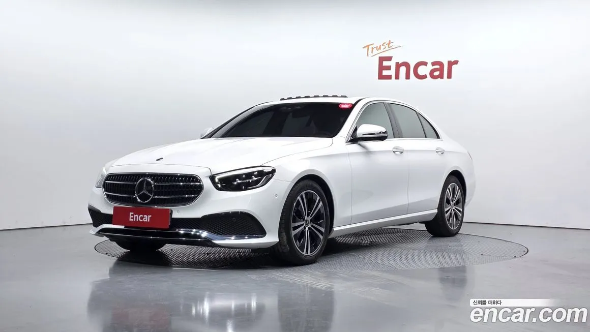 Mercedes-Benz E-Class — фото 1