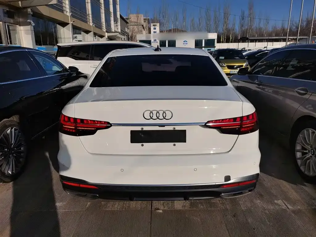 Audi A4L 2021 из CN, фото 4