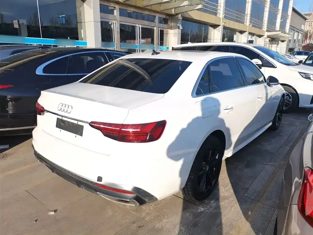 Audi A4L 2021 из CN, фото 6