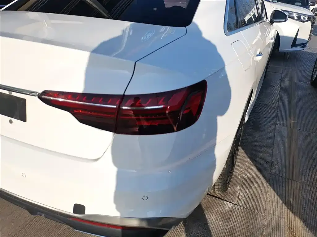 Audi A4L 2021 из CN, фото 10