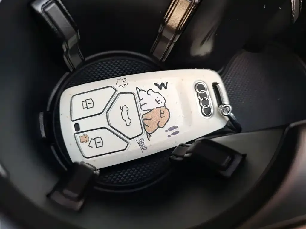 Audi A4L 2021 из CN, фото 2