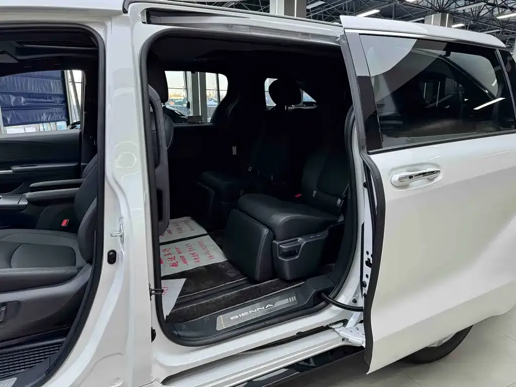 Toyota Sienna 2025 из CN, фото 7