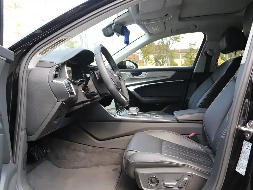 Audi A6L 2022 из CN, фото 6