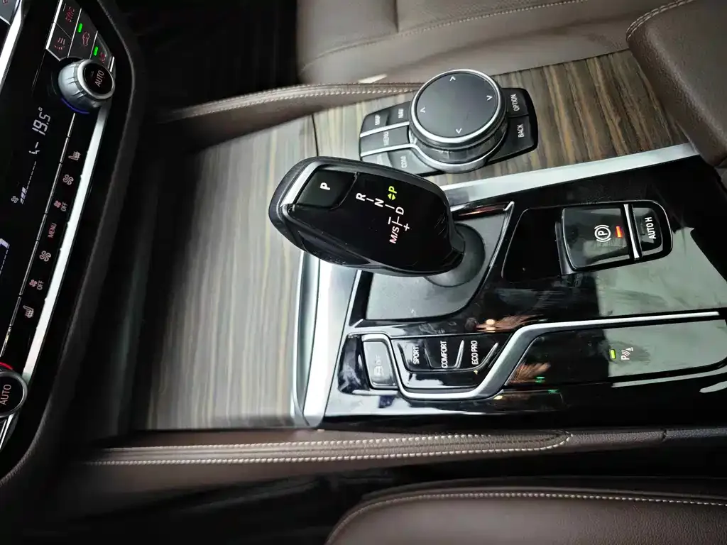 BMW 5 Series 2023 из CN, фото 2