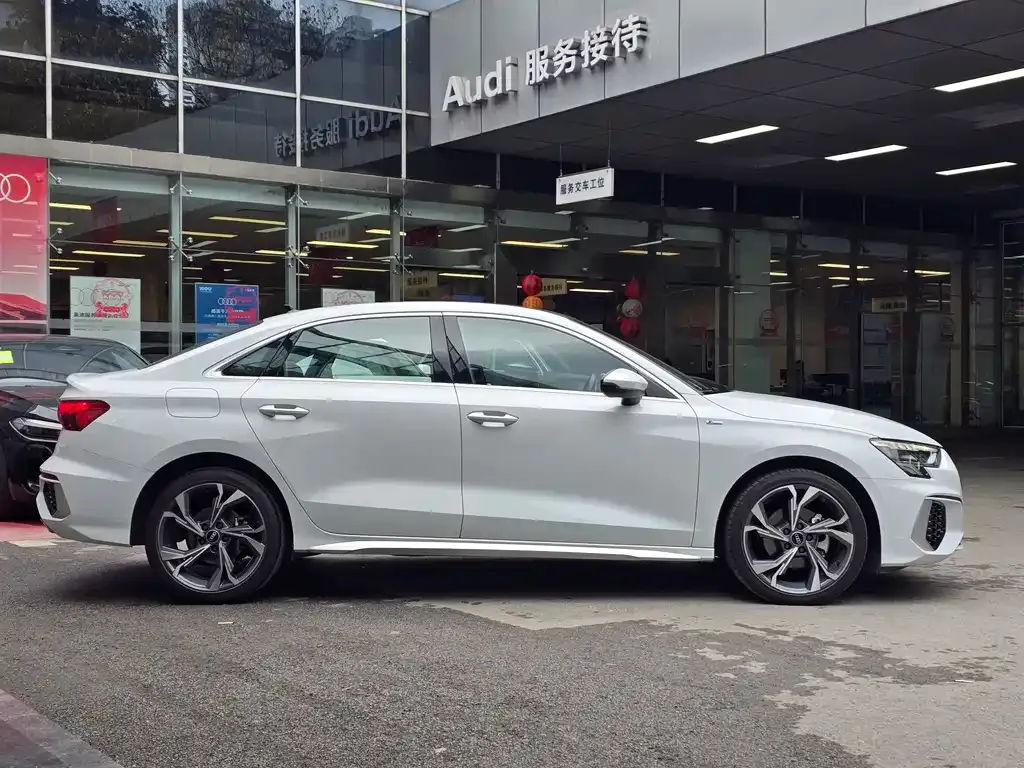 Audi A3 2023 из CN, фото 6