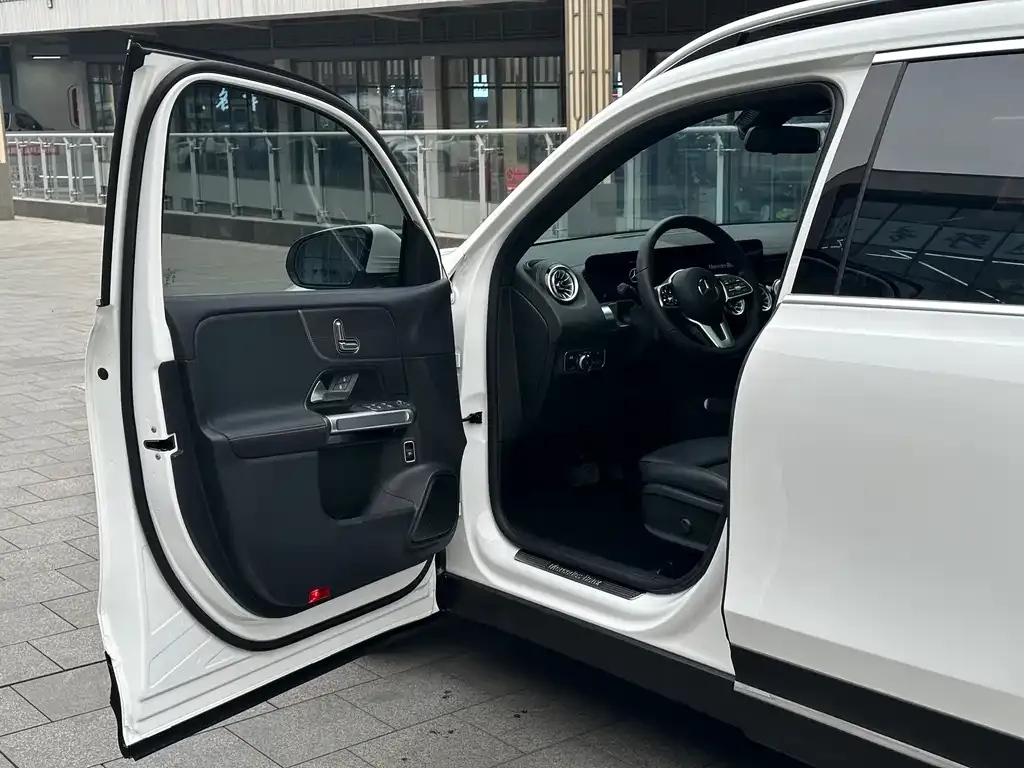 Mercedes-Benz GLB 2023 из CN, фото 3