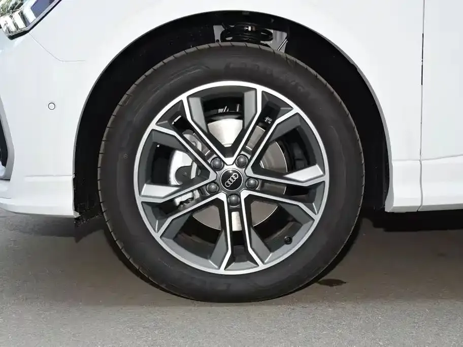 Audi Q3 2023 из CN, фото 5