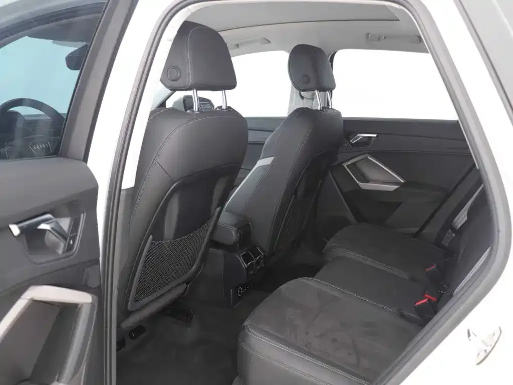 Audi Q3 2023 из CN, фото 3