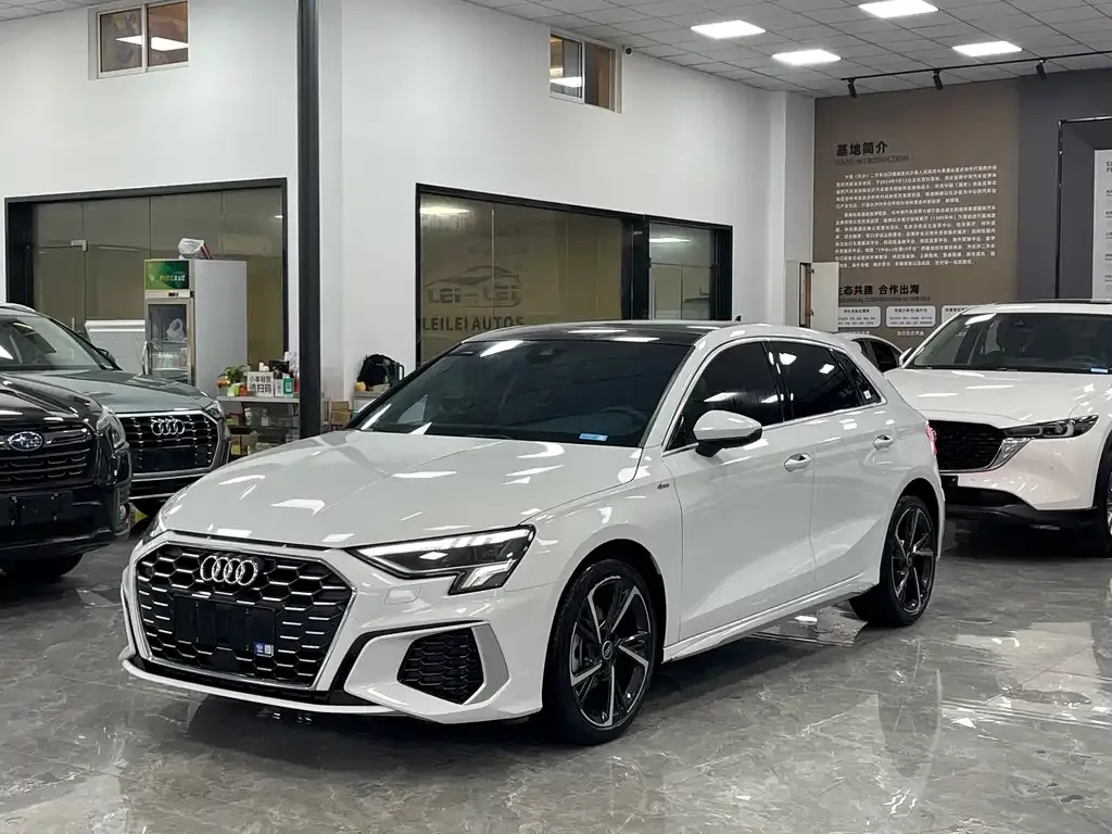 Audi A3 2023 из CN, фото 1
