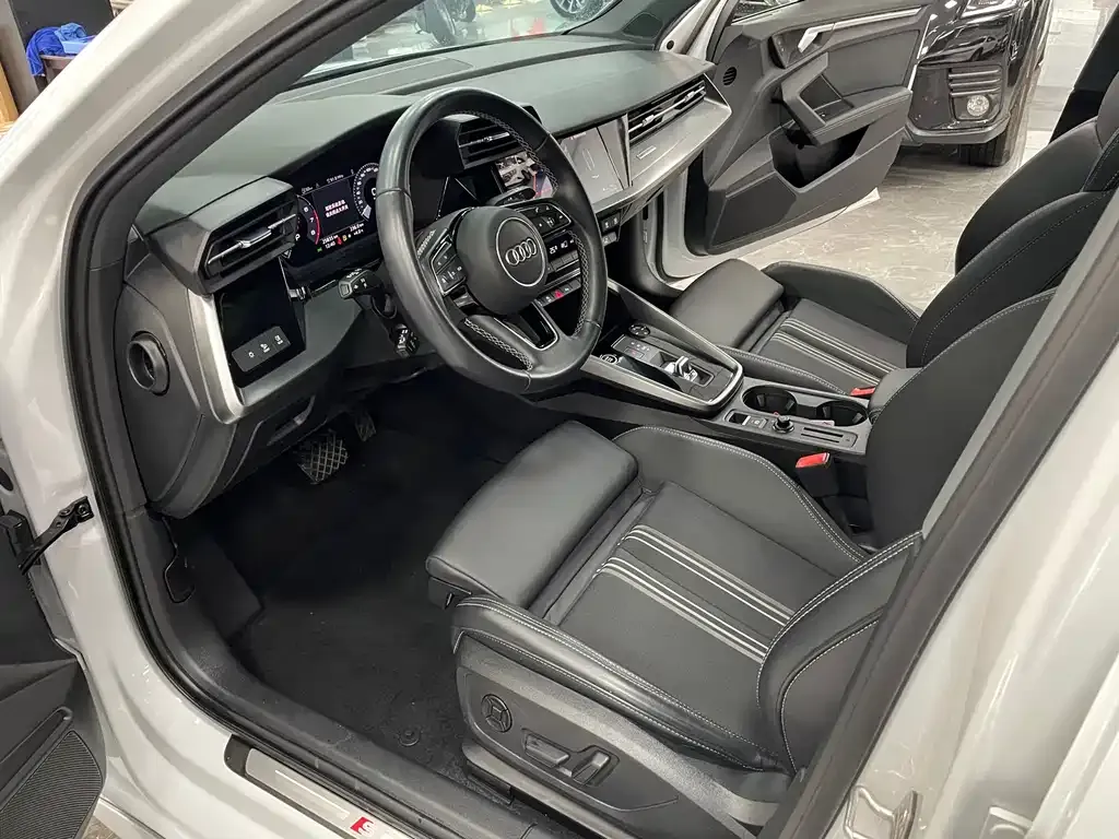 Audi A3 2023 из CN, фото 3