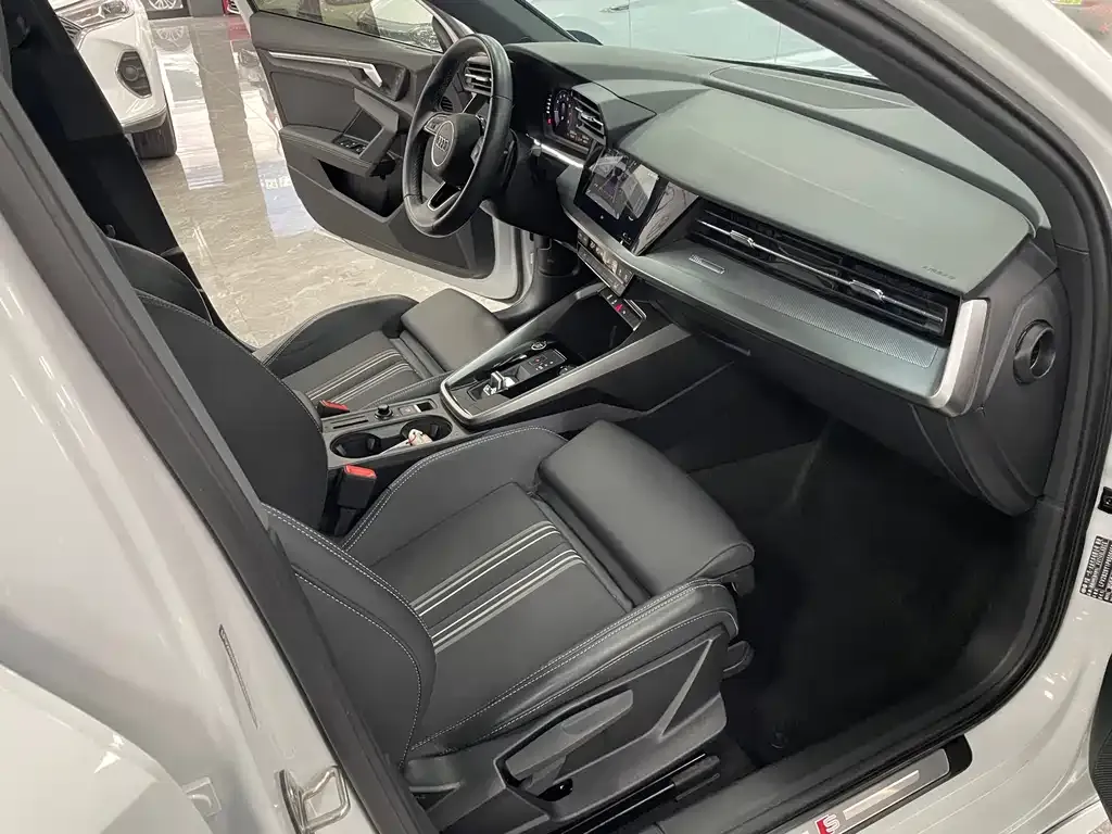 Audi A3 2023 из CN, фото 5
