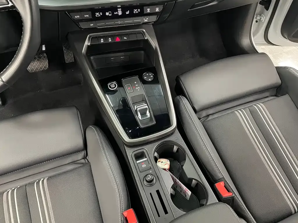 Audi A3 2023 из CN, фото 9