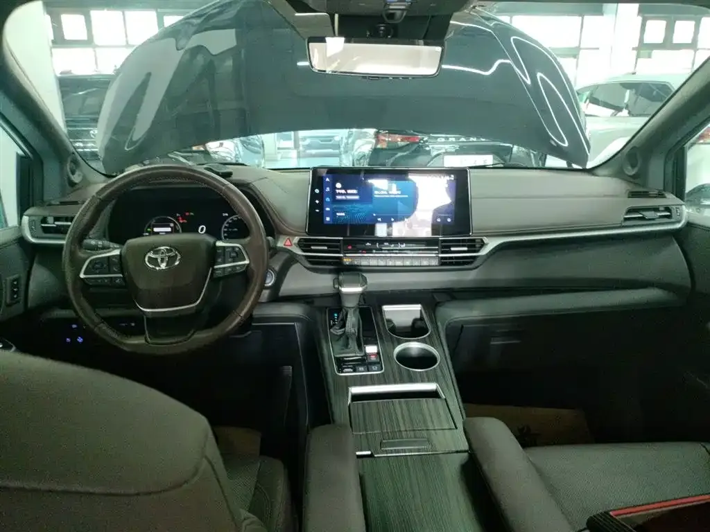Toyota Sienna 2022 из CN, фото 3