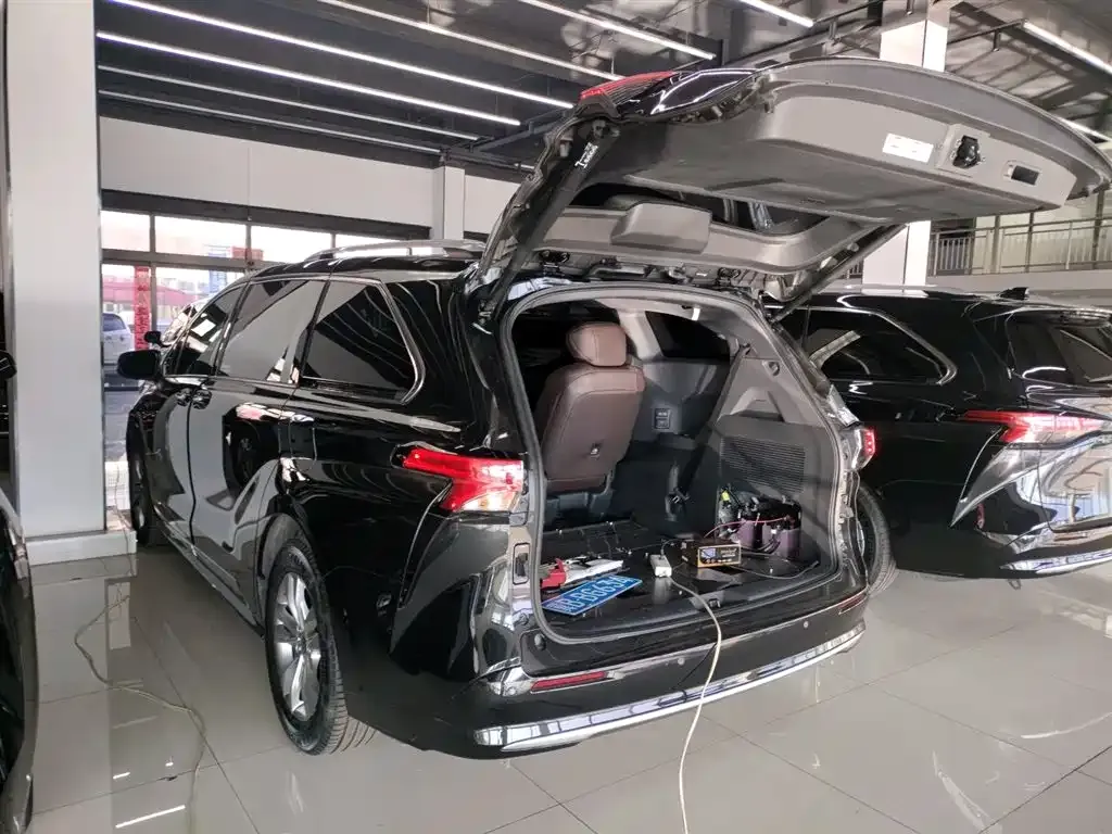 Toyota Sienna 2022 из CN, фото 4