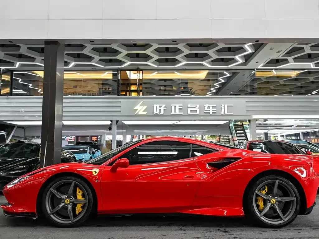 Ferrari F8 — фото 9