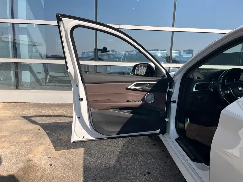 BMW 1 Series 2022 из CN, фото 3