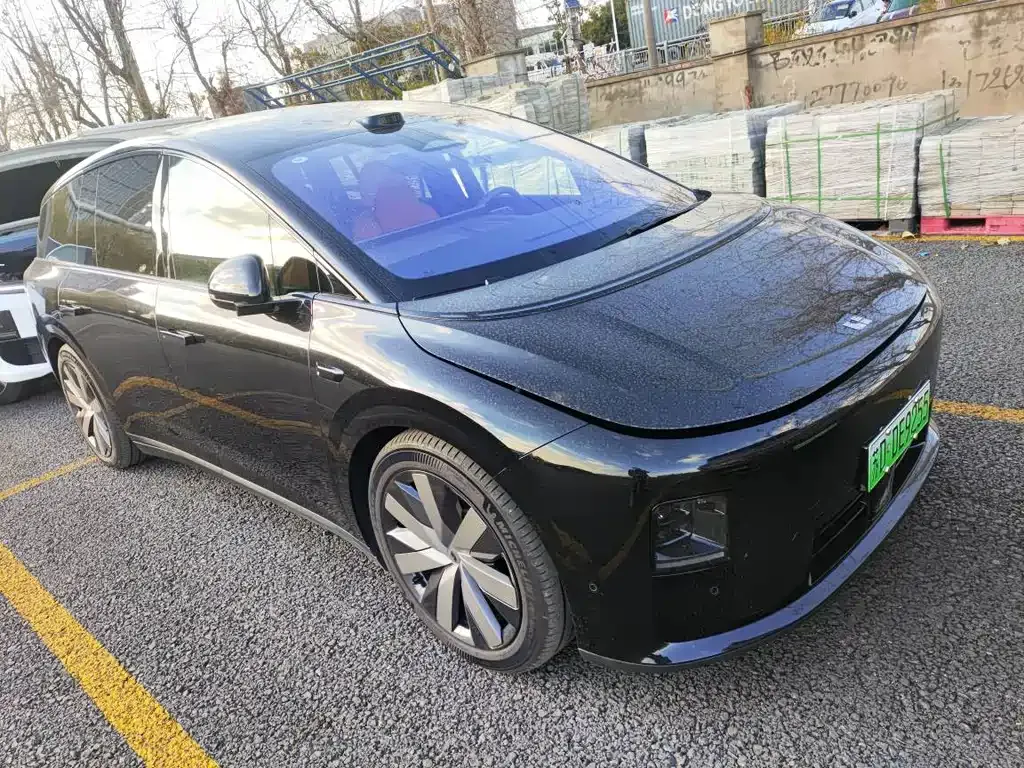 Li Auto i8 — фото 8