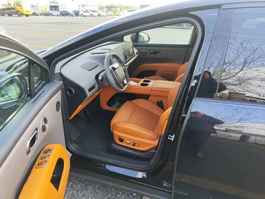 Li Auto i8 — фото 2