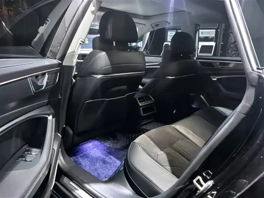 Audi A7L 2024 из CN, фото 2
