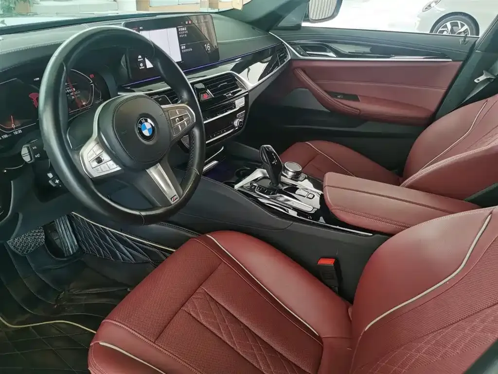 BMW 5 Series 2023 из CN, фото 3
