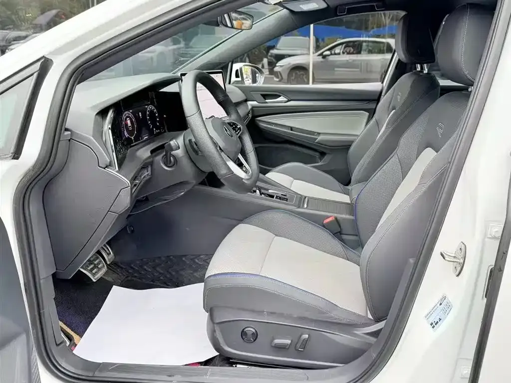 Volkswagen Golf 2025 из CN, фото 4