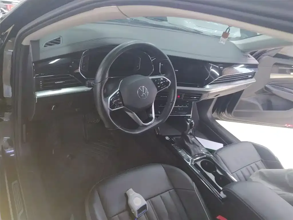 Volkswagen Passat 2023 из CN, фото 3