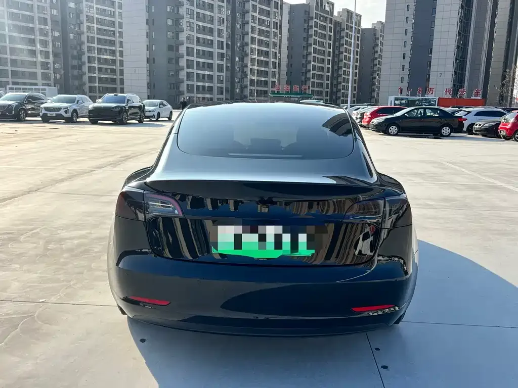 Tesla Model 3 — фото 2