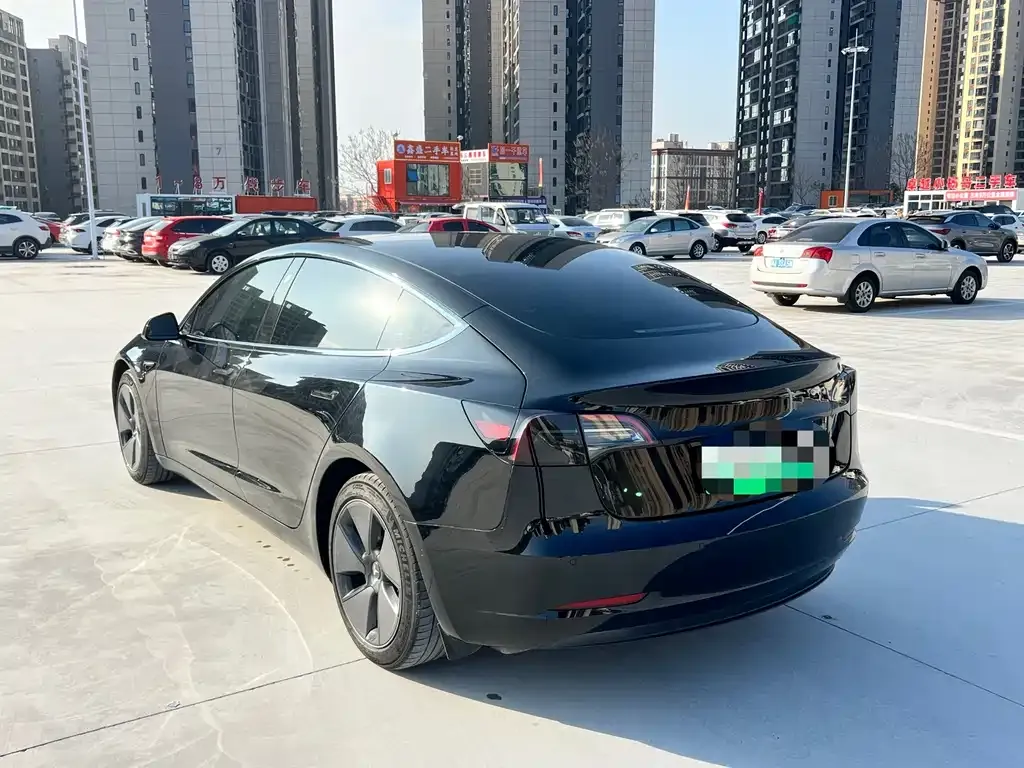 Tesla Model 3 — фото 10