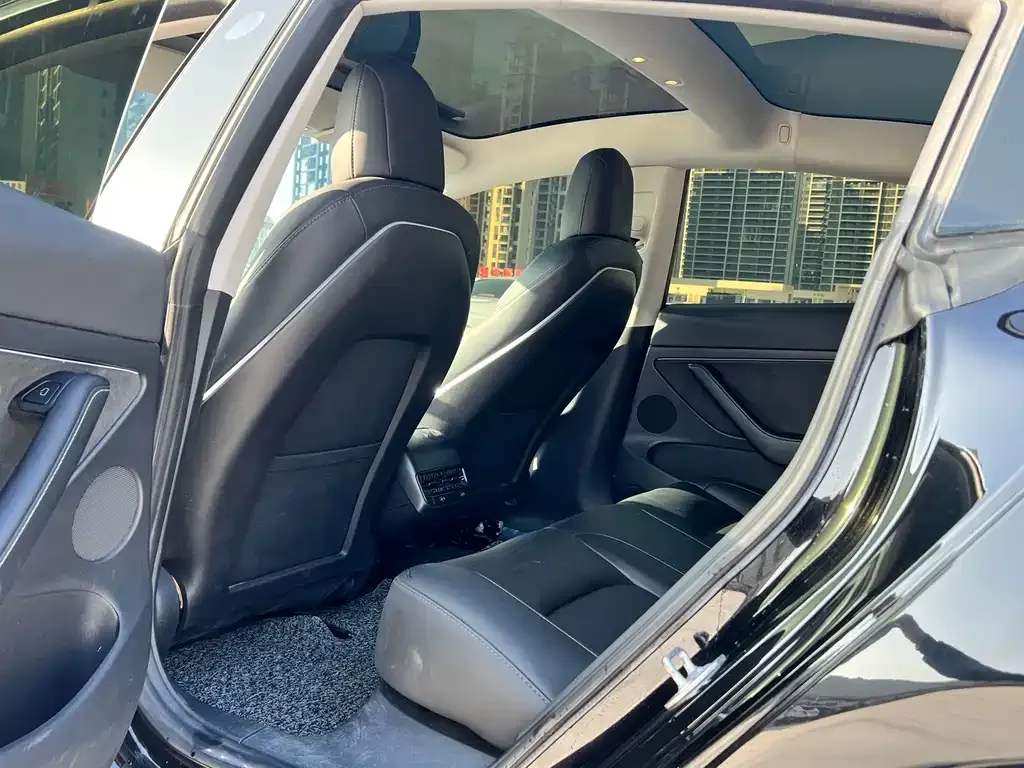 Tesla Model 3 — фото 5