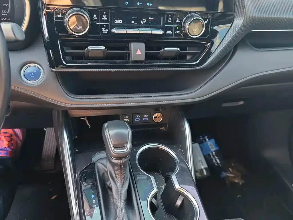 Toyota Crown Kluger 2021 из CN, фото 7