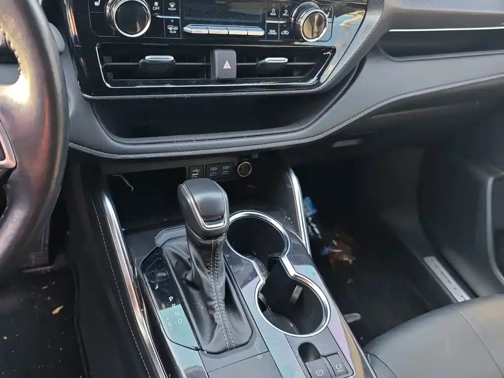 Toyota Crown Kluger 2021 из CN, фото 4