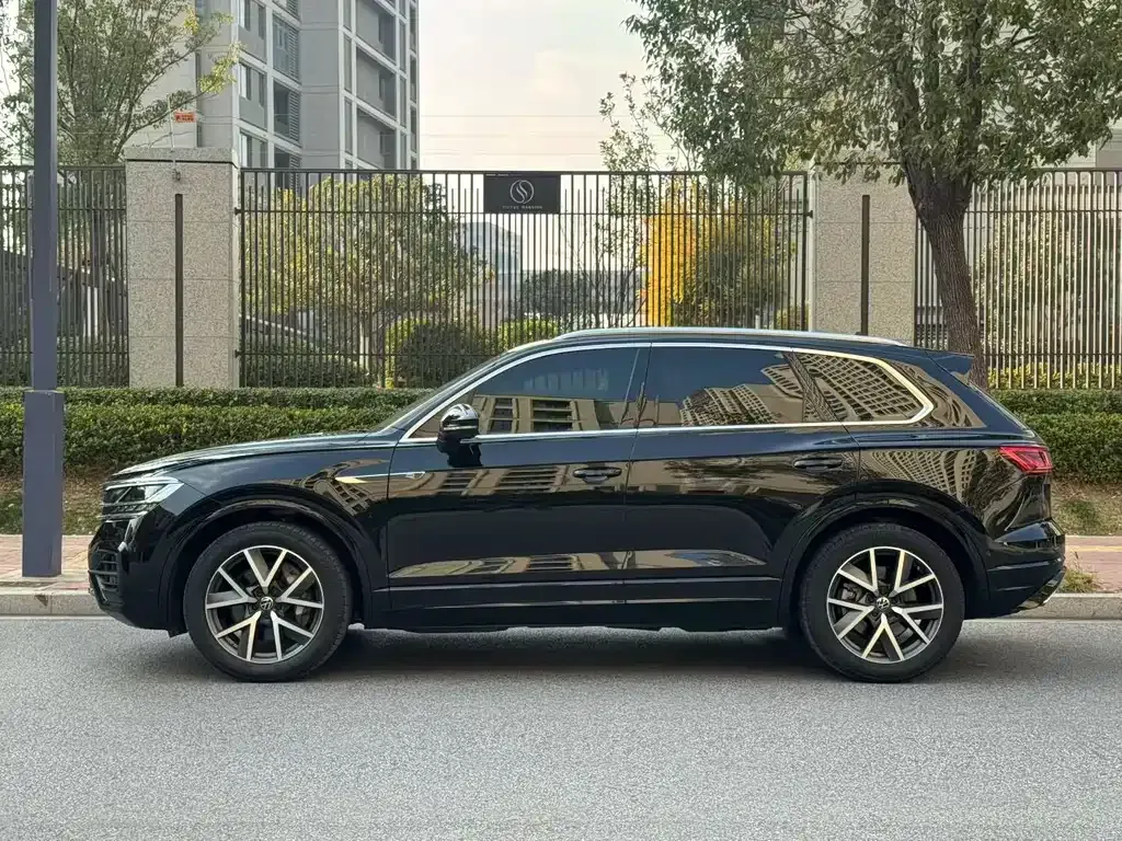 Volkswagen Touareg — фото 10