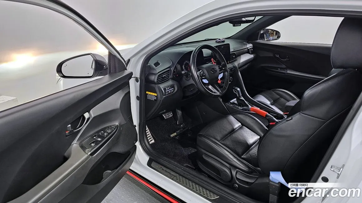 Hyundai Veloster — фото 2