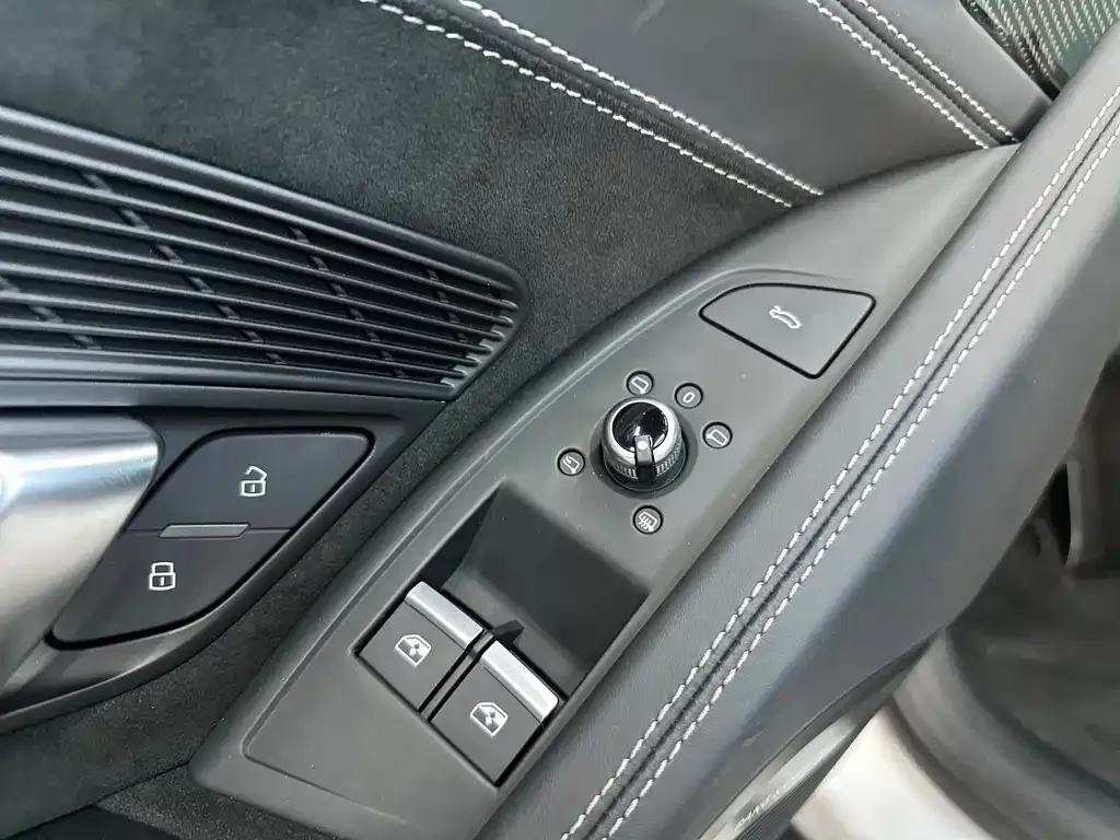 Audi R8 2023 из CN, фото 4
