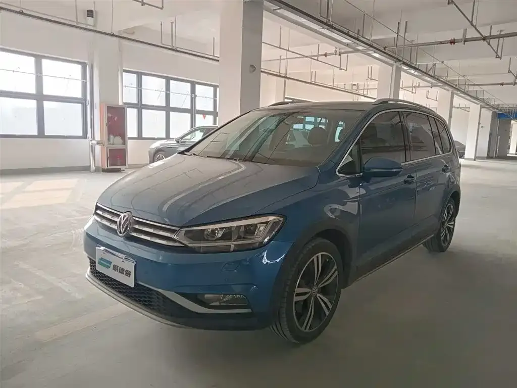 Volkswagen Touran 2021 из CN, фото 1
