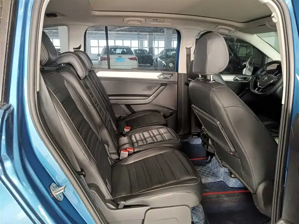 Volkswagen Touran 2021 из CN, фото 5