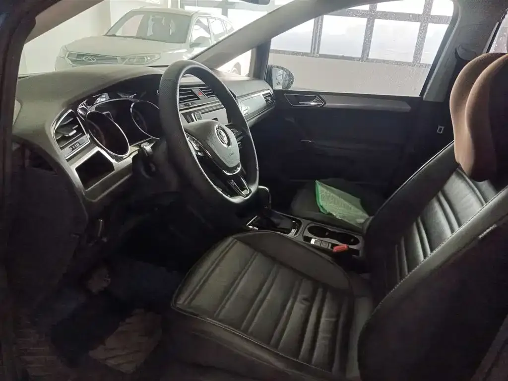 Volkswagen Touran 2021 из CN, фото 6